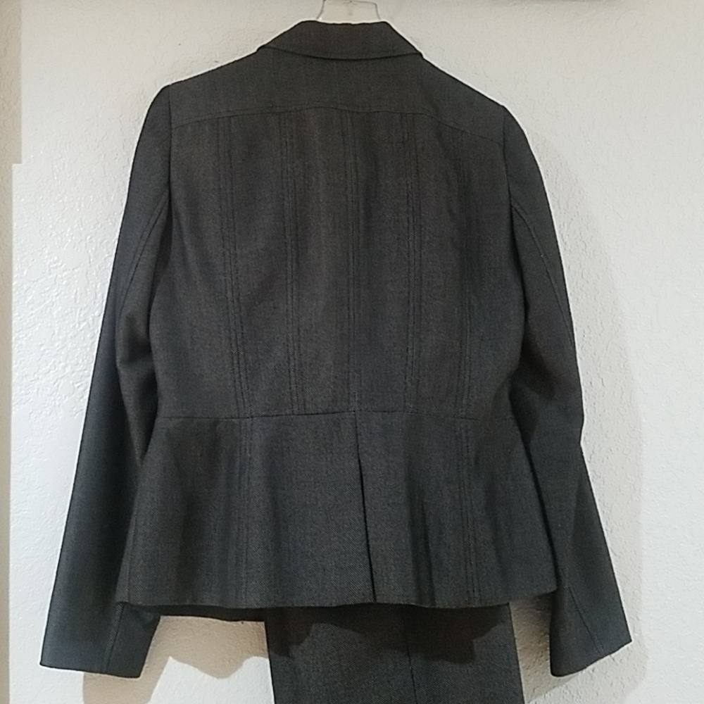 Nine West suit - Picture 7 of 8